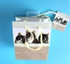 Lille gavepose med katte motiv. ca. 13,5 x 11 cm. Åbning for oven 6 x 11 cm.